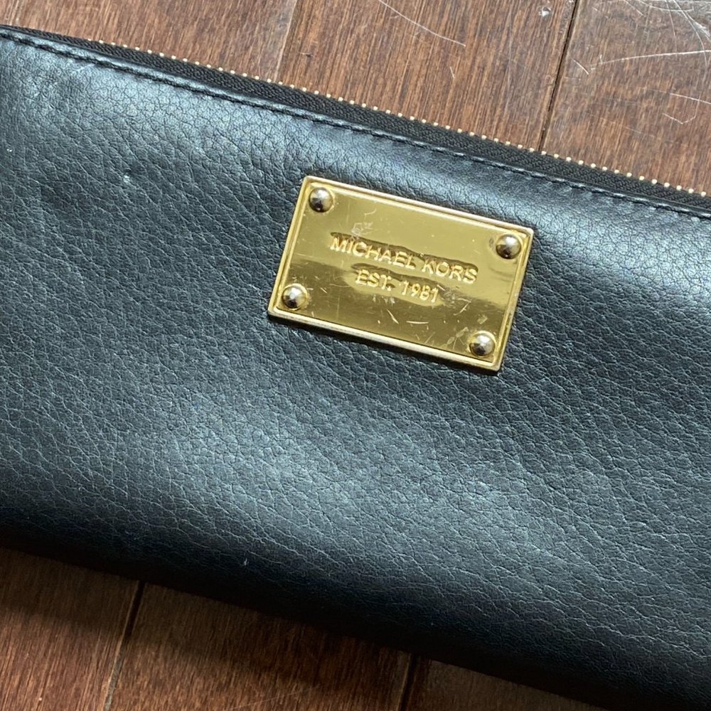 Michael Kors Wallet - Picture 2 of 4